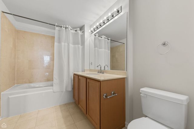 210 S Desplaines Street 807, Chicago, IL 60661