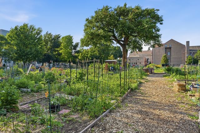 6505 S WOODLAWN Avenue, Chicago, IL 60637