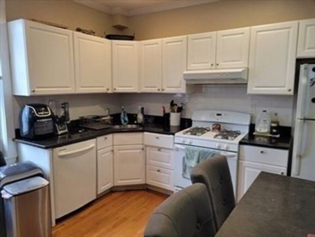 118 Foster Street 2, Peabody, MA 01960