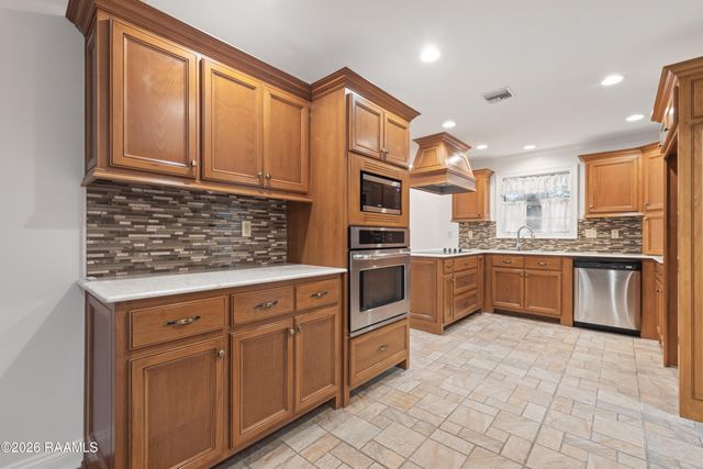 201 Saxon Drive, Lafayette, LA 70508