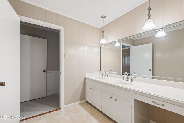 201 Saxon Drive, Lafayette, LA 70508