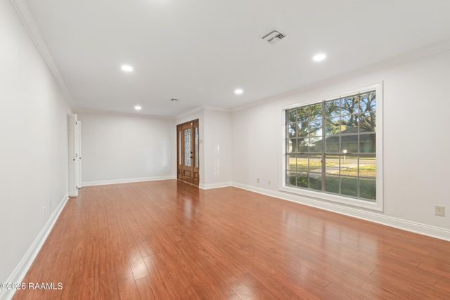 201 Saxon Drive, Lafayette, LA 70508