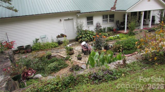 524 Clear Creek Road, Burnsville, NC 28714