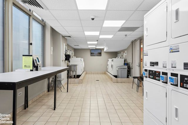 236 E 47th St Apt 30E, New York City, NY 10017
