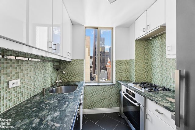 236 E 47th St Apt 30E, New York City, NY 10017