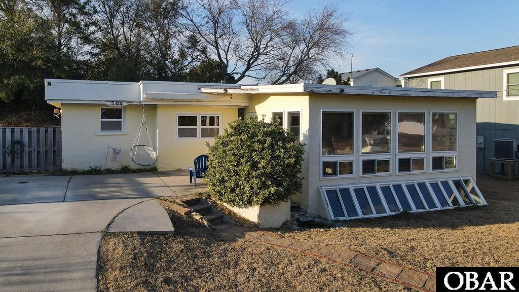 Image 1 of property listing at 504 W Third Street Lot 3, Kill Devil Hills, NC 27948