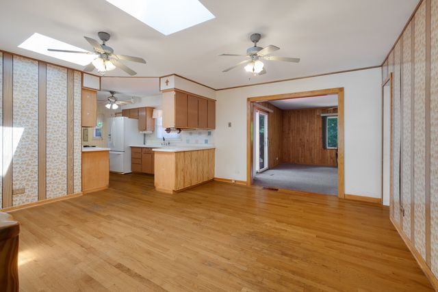 79 Eden Road, Elk Grove Village, IL 60007