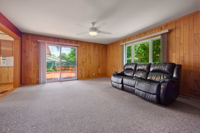 79 Eden Road, Elk Grove Village, IL 60007