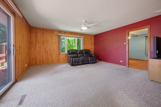 79 Eden Road, Elk Grove Village, IL 60007