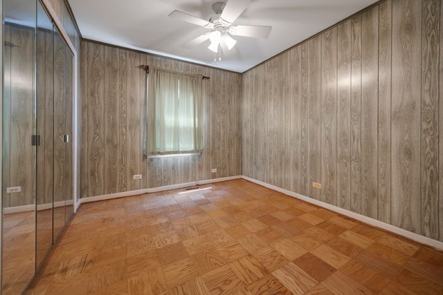 79 Eden Road, Elk Grove Village, IL 60007