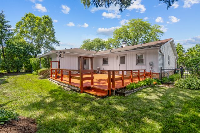 79 Eden Road, Elk Grove Village, IL 60007