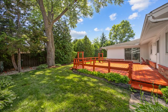 79 Eden Road, Elk Grove Village, IL 60007