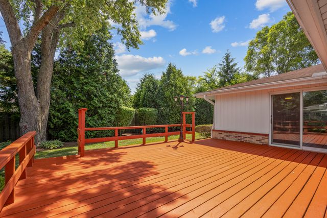 79 Eden Road, Elk Grove Village, IL 60007