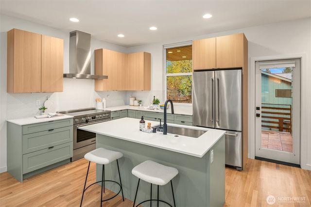 7714 30th Avenue NW, Seattle, WA 98117