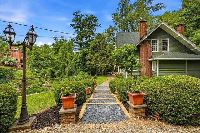 1600 Rugby Road, Huntington, WV 25705