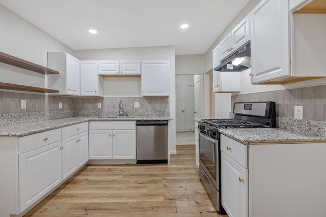 1138 W Lansing Way, Fresno, CA 93705