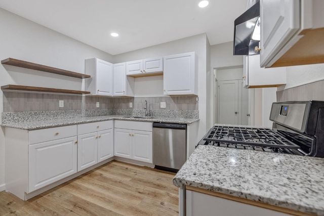 1138 W Lansing Way, Fresno, CA 93705