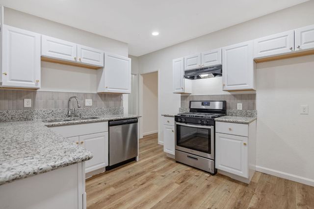 1138 W Lansing Way, Fresno, CA 93705