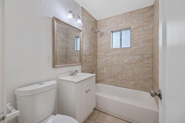 1138 W Lansing Way, Fresno, CA 93705