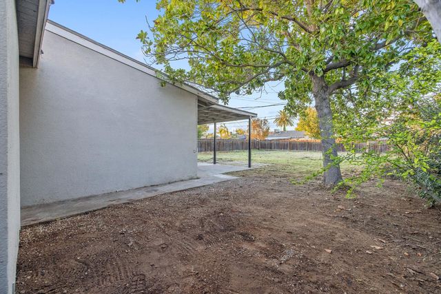 1138 W Lansing Way, Fresno, CA 93705