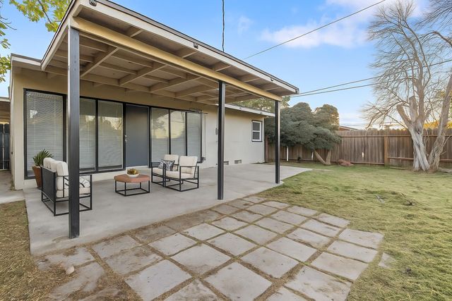 1138 W Lansing Way, Fresno, CA 93705