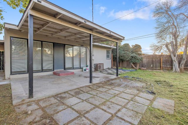 1138 W Lansing Way, Fresno, CA 93705