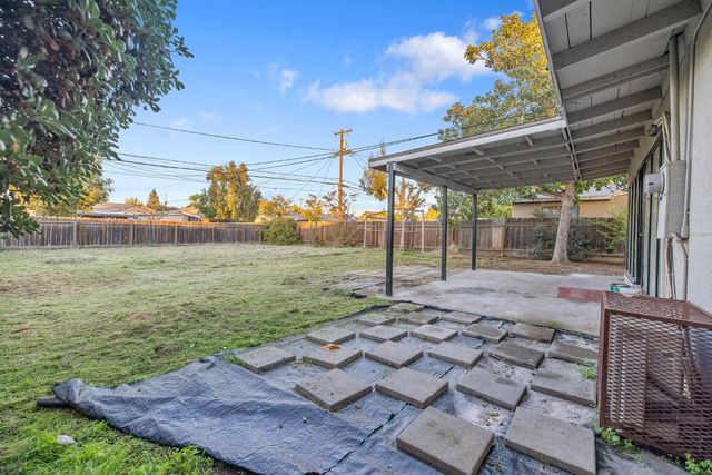 1138 W Lansing Way, Fresno, CA 93705