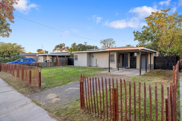 1138 W Lansing Way, Fresno, CA 93705