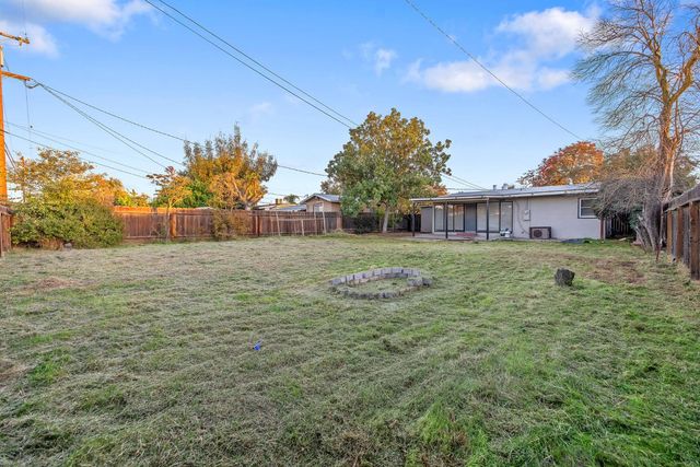 1138 W Lansing Way, Fresno, CA 93705