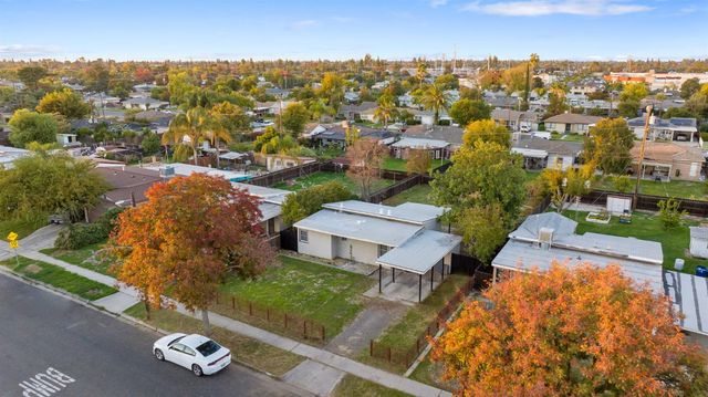 1138 W Lansing Way, Fresno, CA 93705