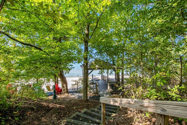 7259 Beverly Drive, South Haven, MI 49090