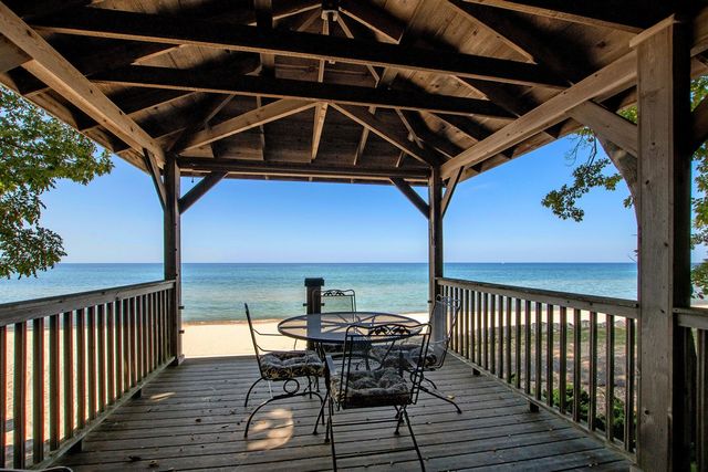 7259 Beverly Drive, South Haven, MI 49090