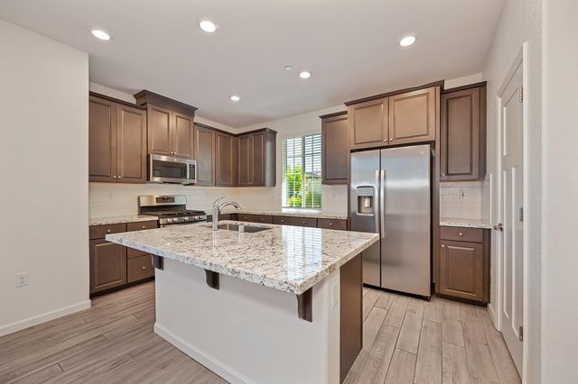 3013 Mohawk Way, Roseville, CA 95747