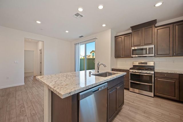 3013 Mohawk Way, Roseville, CA 95747