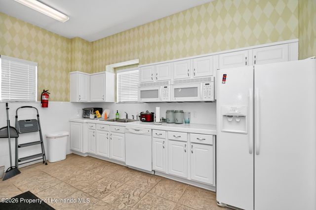 7990 Southern Pines Drive, Brooksville, FL 34601