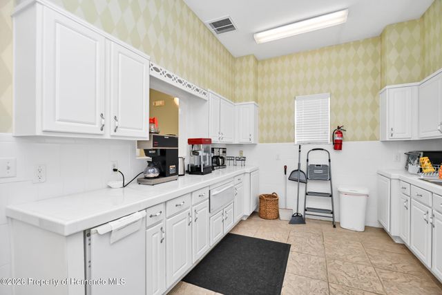 7990 Southern Pines Drive, Brooksville, FL 34601