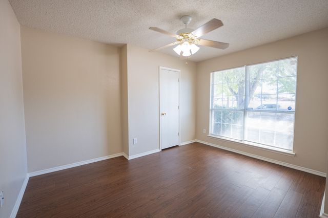 183 Rolling Court, Lancaster, TX 75146