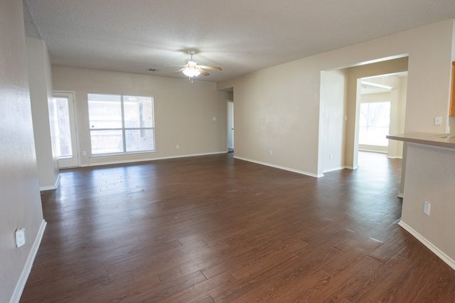 183 Rolling Court, Lancaster, TX 75146
