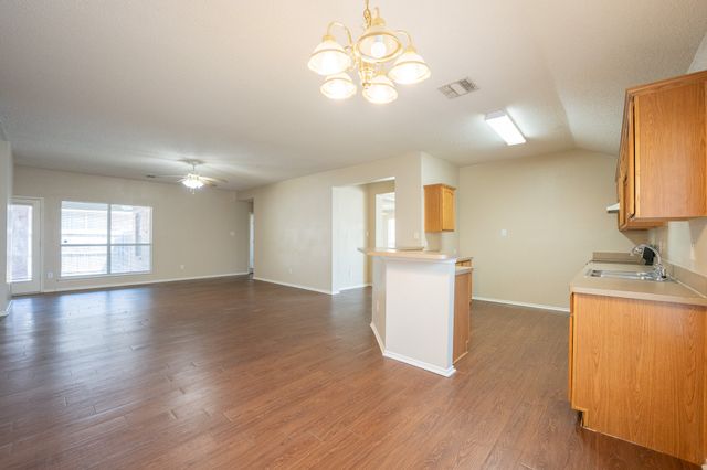 183 Rolling Court, Lancaster, TX 75146