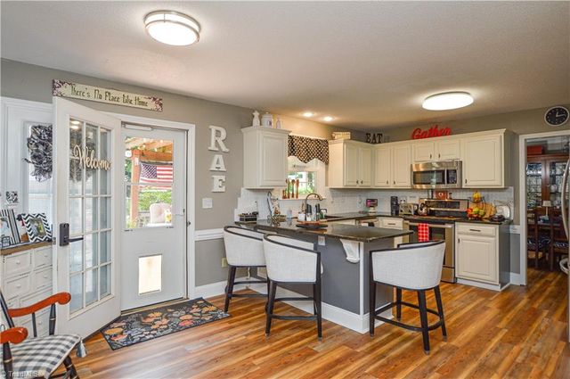 2186 Benwicke Drive, Pfafftown, NC 27040