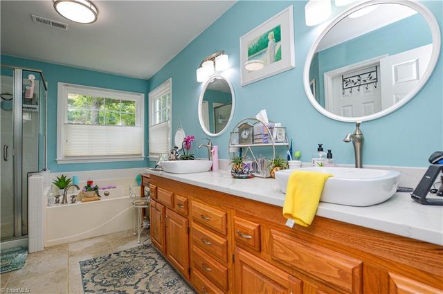2186 Benwicke Drive, Pfafftown, NC 27040