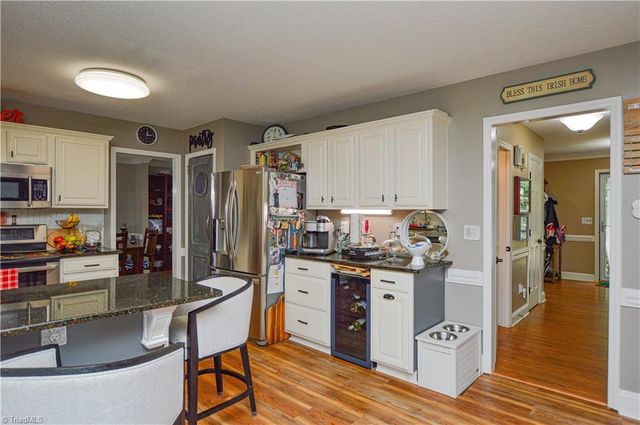 2186 Benwicke Drive, Pfafftown, NC 27040