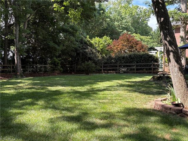 2186 Benwicke Drive, Pfafftown, NC 27040