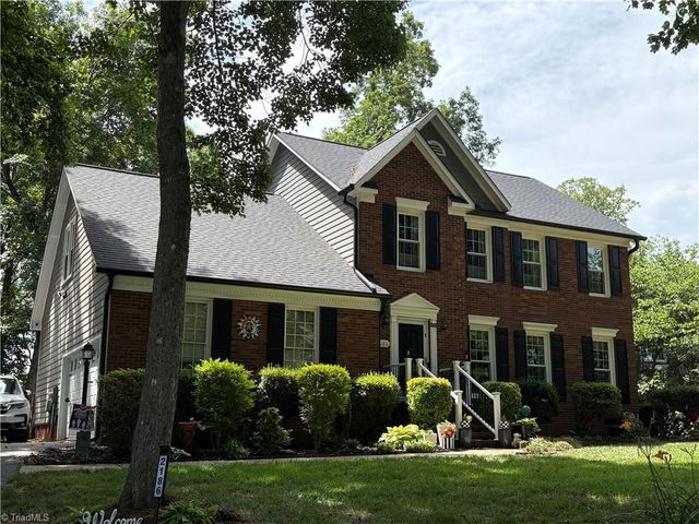 2186 Benwicke Drive, Pfafftown, NC 27040