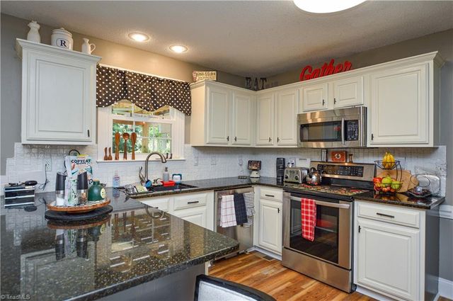 2186 Benwicke Drive, Pfafftown, NC 27040