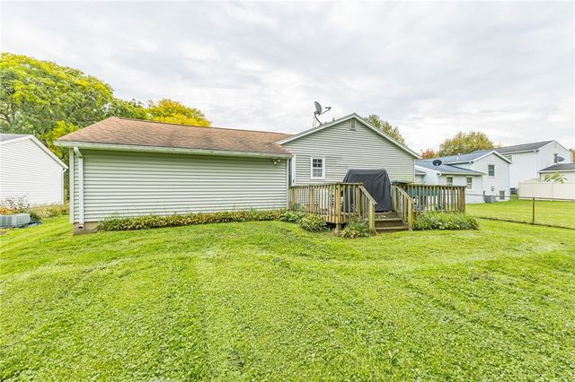 5 Village Trail, Ogden, NY 14559