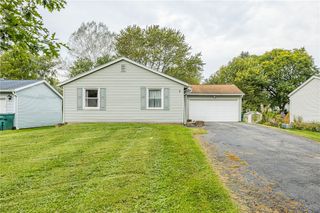 5 Village Trail, Ogden, NY 14559