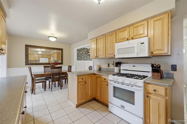 41764 Tetley Drive, Sterling Heights, MI 48313