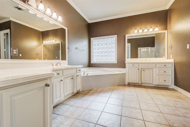 7921 Shady Oaks Drive, North Richland Hills, TX 76182