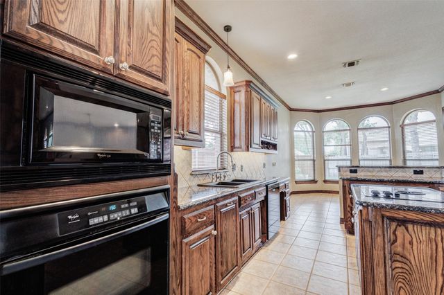 7921 Shady Oaks Drive, North Richland Hills, TX 76182